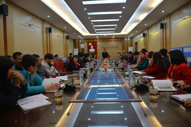 Doan cong tac Truong Dai hoc Khoa hoc – Dai hoc Thai Nguyen tham va lam viec tai Truong Dai hoc Hung Vuong