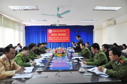 Truong Dai hoc Hung Vuong to chuc Hoi nghi tong ket cong tac an ninh trat tu va quan ly sinh vien nam 2014