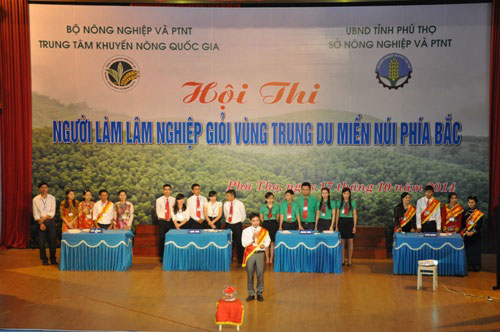 Hoi thi khuyen nong “Nguoi lam lam nghiep gioi 7 tinh vung Trung du mien nui phia Bac” to chuc tai Truong Dai hoc Hung Vuong
