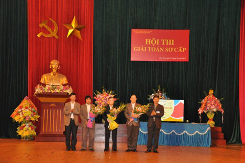 Truong Dai hoc Hung Vuong to chuc Hoi thi giai toan so cap