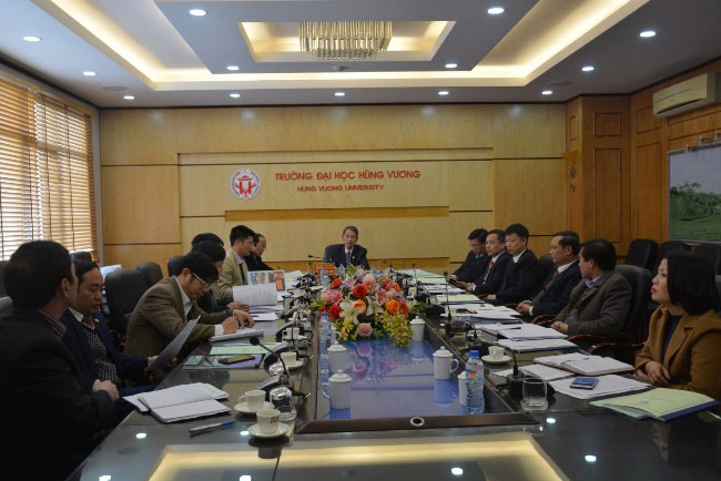 Hoi nghi Hoi dong truong Truong Dai hoc Hung Vuong hop phien thu 7, 	nhiem ky 2015-2020 thanh cong tot dep