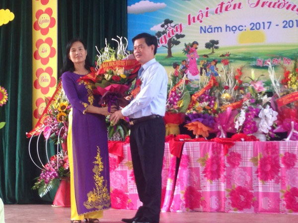 Truong Mam non Sao Mai, don vi truc thuoc Truong Dai hoc Hung Vuong to chuc Le khai truong va khai giang nam hoc 2017-2018