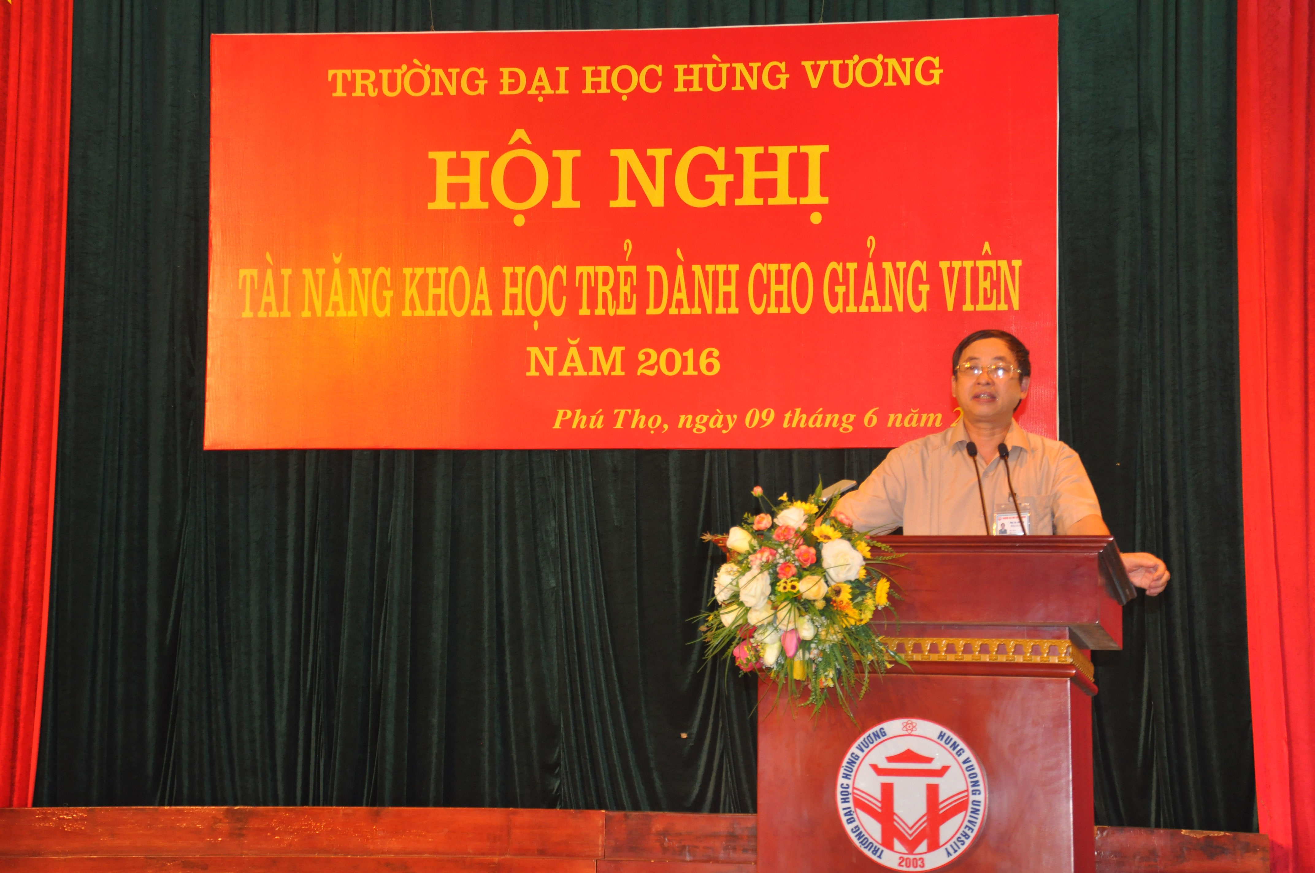     Hoi nghi xet tang giai thuong “Tai nang KH tre danh cho giang vien tre nam 2016