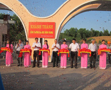 Khanh thanh cong truong Dai hoc Hung Vuong