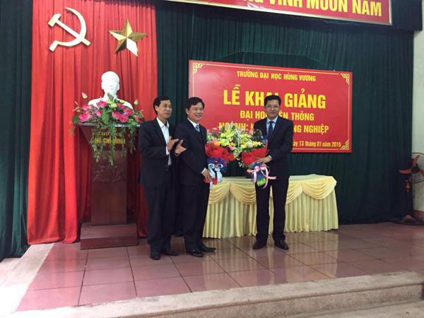 Truong DH Hung Vuong to chuc khai giang Lop Dai hoc lien thong nganh Kinh te Nong nghiep (He VLVH)