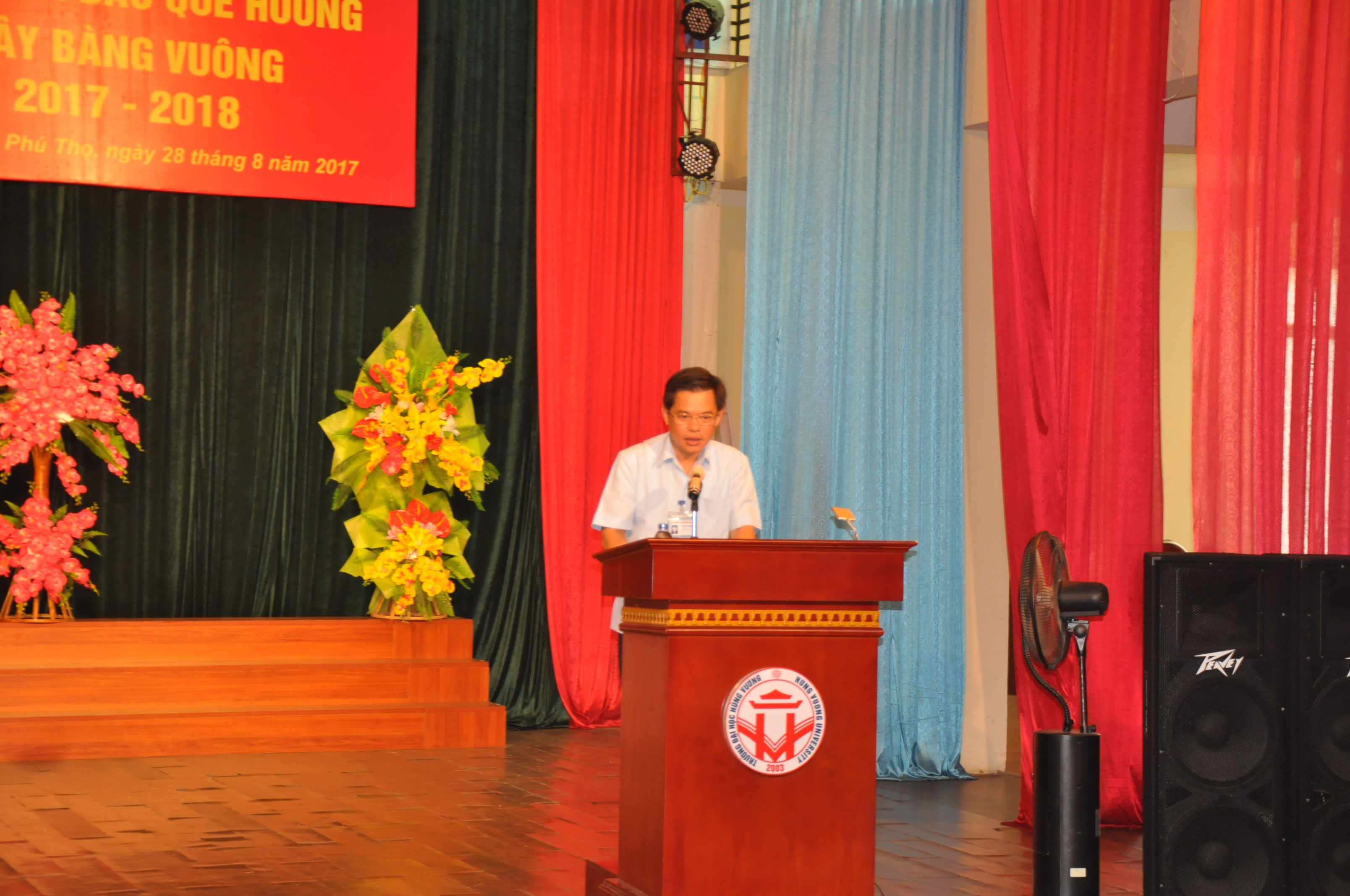 Truong DH Hung Vuong to chuc chuong trinh noi chuyen ve bien dao que huong va trong cay bang vuong Nam hoc 2017 – 2018