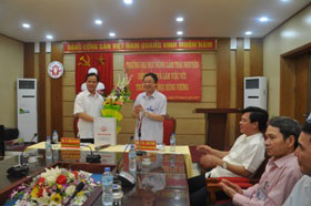 Lam viec voi Doan cong tac Truong Dai hoc Nong Lam Thai Nguyen