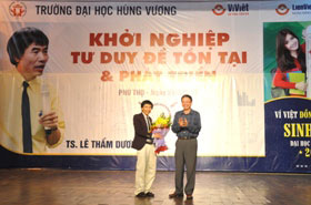 Truong Dai hoc Hung Vuong to chuc chuong trinh ngoai khoa “Khoi nghiep – tu duy de ton tai va phat trien”