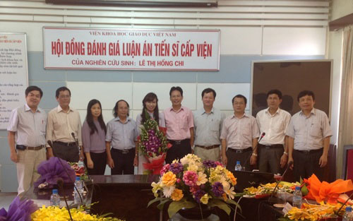 Nghien cuu sinh Le Thi Hong Chi bao ve thanh cong Luan an tien si