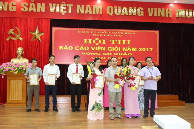 GV, Ths. Dinh Thi Thu Phuong - Khoa Ly luan Chinh tri xuat sac gianh giai nhat cum 2 Hoi thi Bao cao vien gioi nam 2017