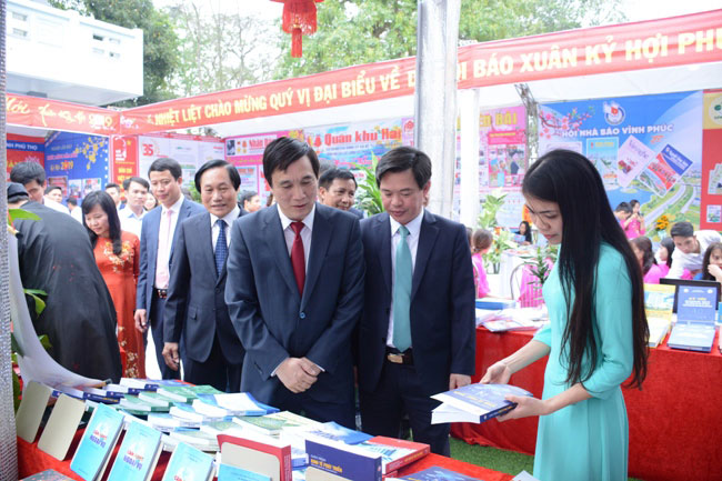 Truong Dai hoc Hung Vuong tham gia Hoi bao xuan Ky Hoi 2019