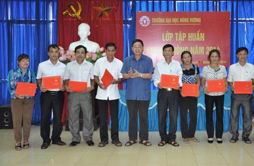 Be giang lop Tap huan khuyen nong nam 2014