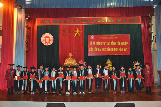 Le Be giang va trao bang tot nghiep cac lop Dai hoc lien thong nam 2017