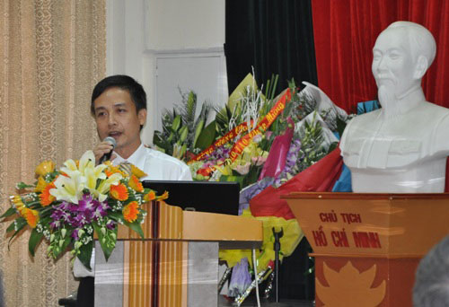 Nghien cuu sinh Do Tung bao ve thanh cong luan an Tien si