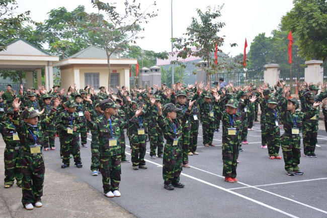 Truong Dai hoc Hung Vuong to chuc chuong trinh trai nghiem: “Chung em hoc lam chien si” mua thu 3