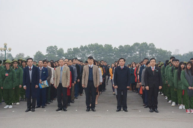 Truong Dai hoc Hung Vuong to chuc nghi thuc chao co dau nam moi 2019