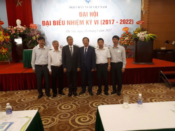 Chi hoi Chan nuoi Truong DH Hung Vuong tham du Dai hoi dai bieu Hoi Chan nuoi Viet Nam nhiem ki VI (2017 - 2022)