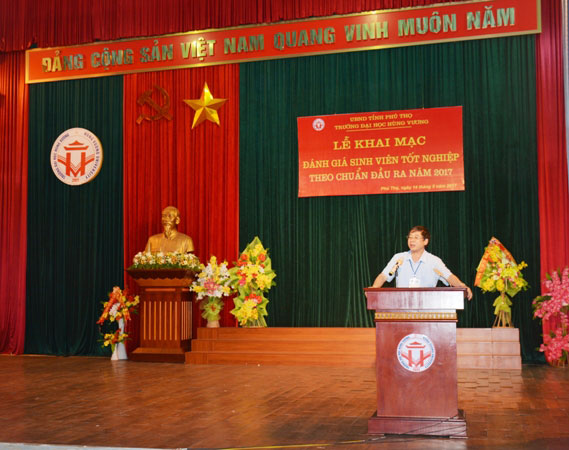 Truong Dai hoc Hung Vuong to chuc hoi nghi danh gia sinh vien tot nghiep theo Chuan dau ra nam 2017