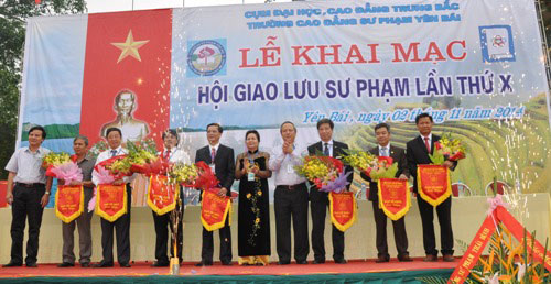 Truong Dai hoc Hung Vuong tham gia Hoi Giao luu cac truong DH, CD cum Trung Bac lan thu X tai Yen Bai