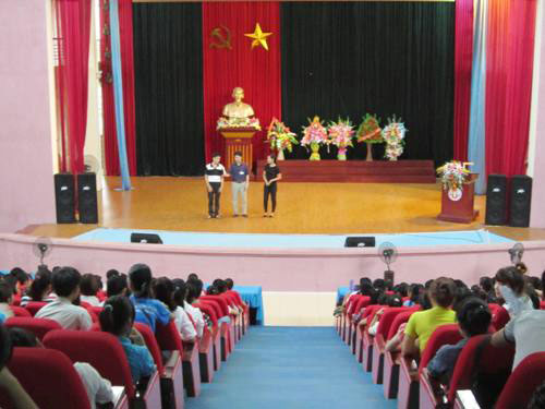 Hon 3900 sinh vien Truong Dai hoc Hung Vuong tham gia “Tuan hoc tap chinh tri dau nam” dot 1 nam hoc 2014-2015