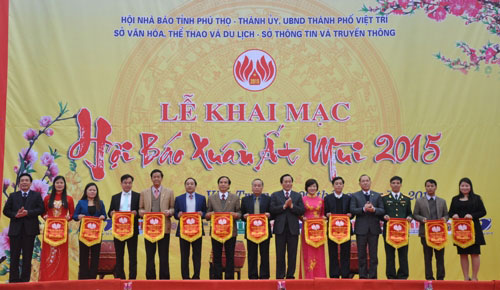 Truong Dai hoc Hung Vuong tham gia Hoi Bao Xuan At Mui 2015