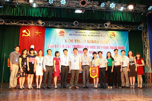 Giang vien Truong Dai hoc Hung Vuong tham gia Hoi thao Khoa hoc can bo tre cac truong DHSP toan quoc lan thu V nam 2015 