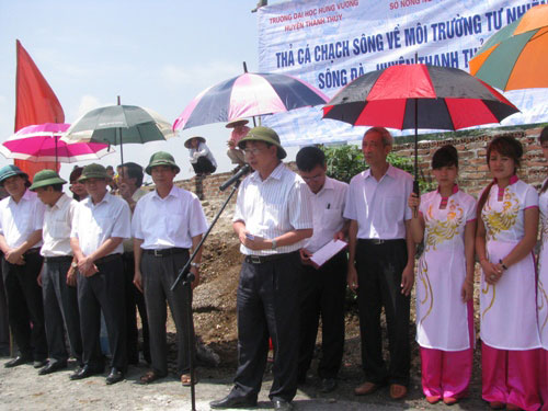 Truong Dai hoc Hung Vuong to chuc thanh cong Hoi thao khoa hoc “Nhan giong nhan tao de phat trien nguon loi thuy san” va Chuong trinh tha ca chach song ve moi truong tu nhien tai huyen Thanh Thuy