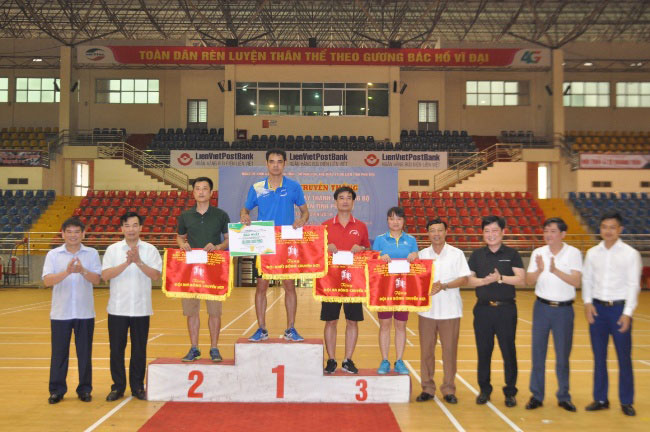 Can bo, giang vien Truong Dai hoc Hung Vuong dat thanh tich cao tai Hoi thao truyen thong ky niem 65 nam thanh lap Dang bo Khoi cac co quan tinh Phu Tho (29/4/1954 - 29/4/2019)