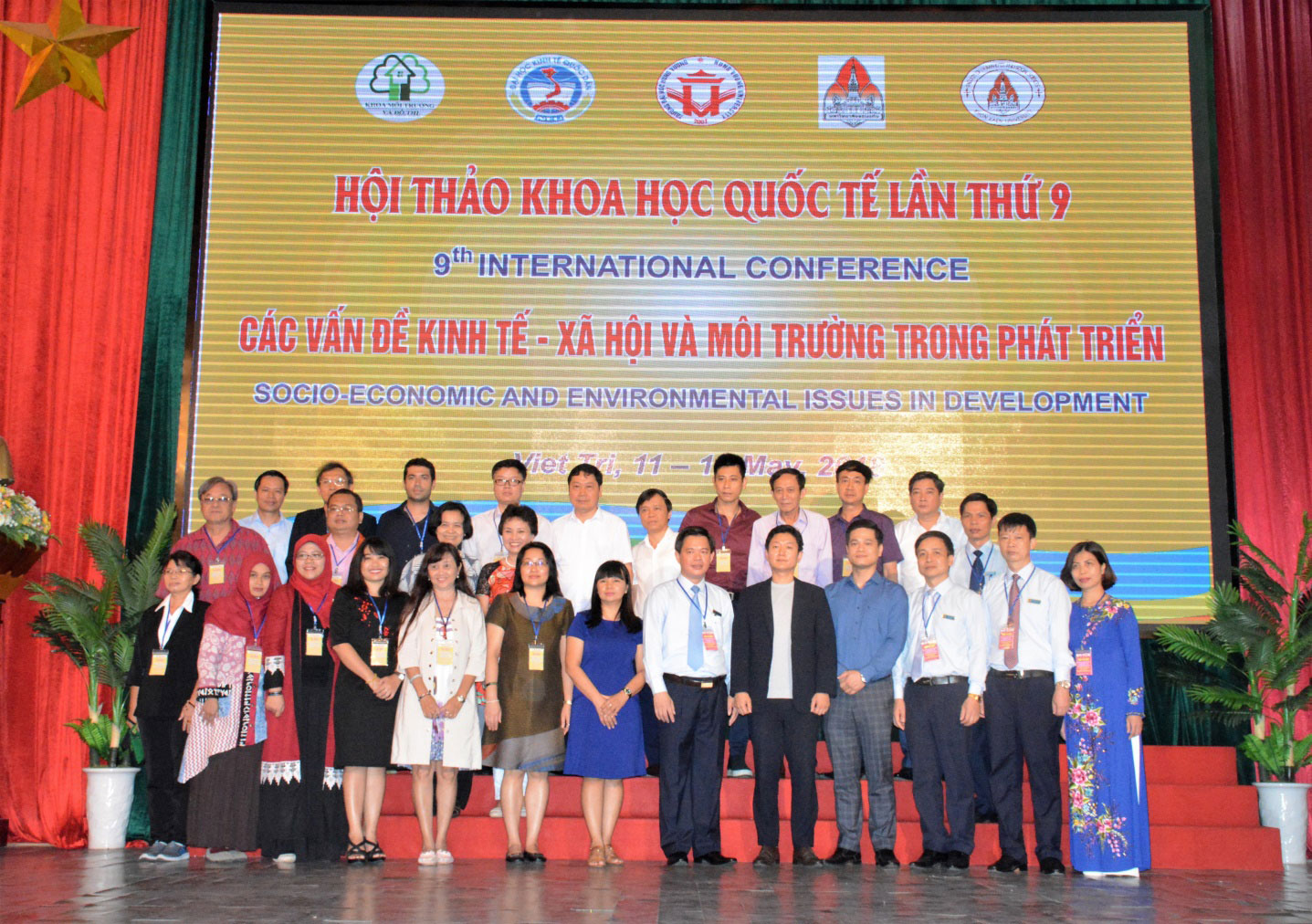 Hoi thao khoa hoc Quoc te lan thu 9: “Cac van de Kinh te - Xa hoi - Moi truong trong phat trien” (Socio-Economic and Environmental Issues in Development)