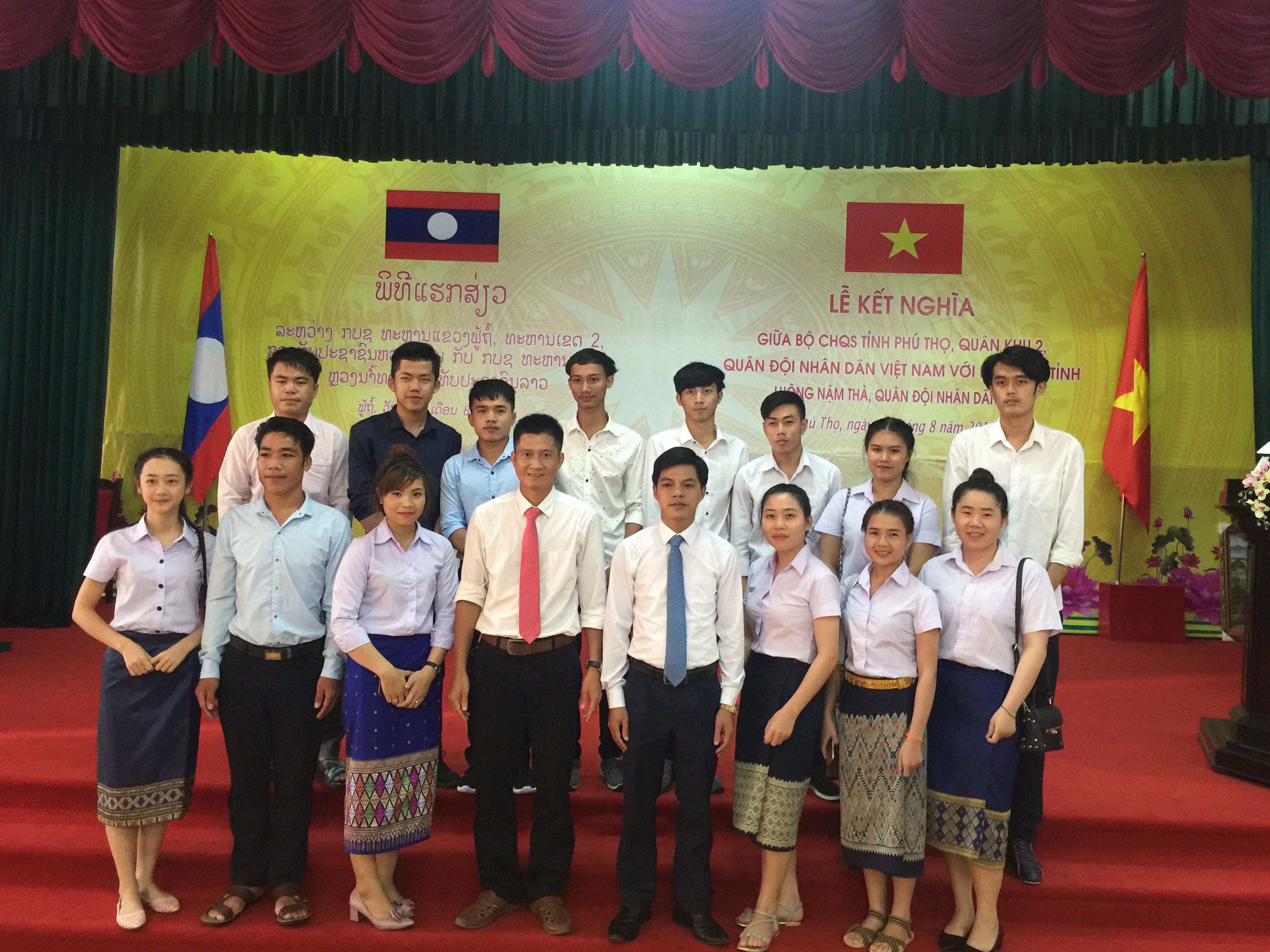 Truong Dai hoc Hung Vuong tham du “Le ket nghia giua Bo CHQS tinh Phu Tho voi Bo CHQS tinh Luong Nam Tha, CHDCND Lao”