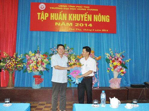 Khai giang lop khuyen nong: ky thuat chan nuoi lon nai sinh san nam 2014