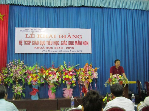 Khai giang lop Trung cap Su pham Giao duc tieu hoc va Giao duc mam non dot 1 khoa hoc 2013-2015