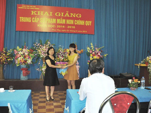 Khai giang lop Trung cap Su pham mam non khoa hoc 2014-2016