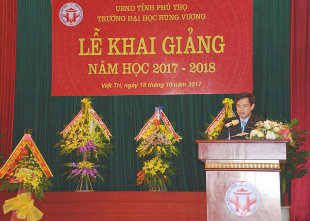 Truong Dai hoc Hung Vuong long trong to chuc le Khai giang nam hoc 2017-2018