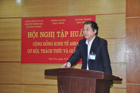 Truong Dai hoc Hung Vuong to chuc Hoi nghi Tap huan Cong dong kinh te ASEAN: Co hoi, thach thuc va giai phap