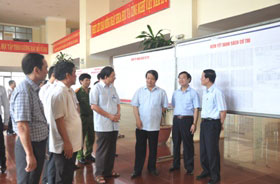 Bi thu Tinh uy Hoang Dan Mac kiem tra cong tac chuan bi bau cu tai Truong Dai hoc Hung Vuong
