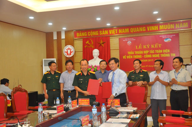 Le Ky ket thoa thuan hop tac toan dien ve vien thong – cong nghe thong tin giua truong DH Hung Vuong voi Tap doan Vien thong Quan doi Viettel chi nhanh Phu Tho giai doan 2017 - 2020