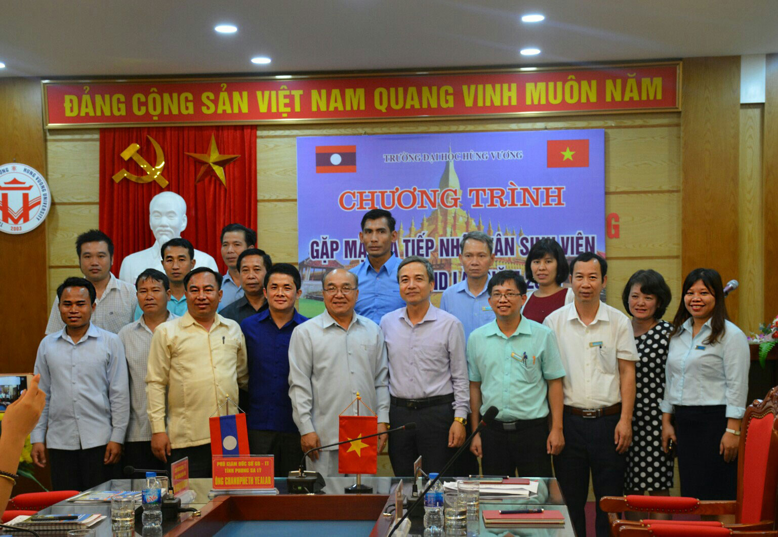 Chuong trinh gap mat va tiep nhan sinh vien tinh Luong Nam Tha va tinh Phong Sa Ly (CHDCND Lao) thanh cong tot dep