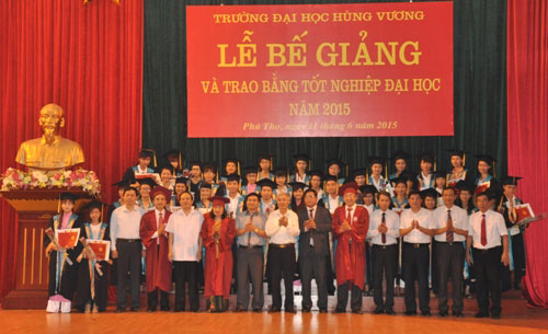 Truong Dai hoc Hung Vuong to chuc Le Be giang va phat bang tot nghiep Dai hoc, Cao dang he chinh quy nam 2015