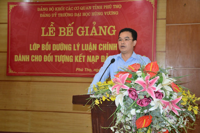 172 quan chung uu tu cua Truong Dai hoc Hung Vuong tham du lop Boi duong ket nap Dang nam 2017