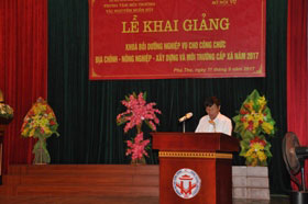 Khai giang Khoa Boi duong nghiep vu cho Cong chuc Dia chinh – Nong nghiep – Xay dung va Moi truong cap xa nam 2017 tai Truong Dai hoc Hung Vuong
