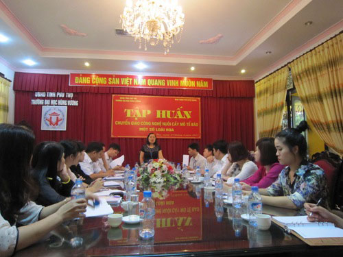 Truong Dai hoc Hung Vuong to chuc khai giang lop tap huan chuyen giao cong nghe nuoi cay mo te bao mot so loai hoa chat luong cao
