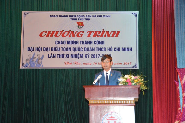 Chuong trinh nghe thuat chao mung thanh cong cua Dai hoi dai bieu toan quoc Doan TNCS Ho Chi Minh lan thu XI, nhiem ky 2017 - 2022 tai truong Dai hoc Hung Vuong