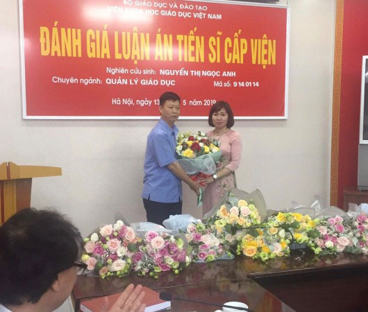 Nghien cuu sinh Nguyen Thi Ngoc Anh bao ve thanh cong luan an Tien si chuyen nganh Quan ly giao duc tai Vien Khoa hoc Giao duc Viet Nam