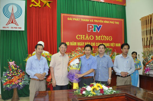 Truong Dai hoc Hung Vuong chuc mung 90 nam Ngay Bao chi cach mang Viet Nam