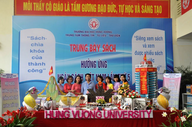 An tuong ngay Sach Viet Nam lan thu 5 tai Truong Dai hoc Hung Vuong