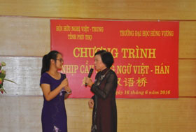 Truong Dai hoc Hung Vuong to chuc chuong trinh “Nhip cau song ngu Viet - Han”