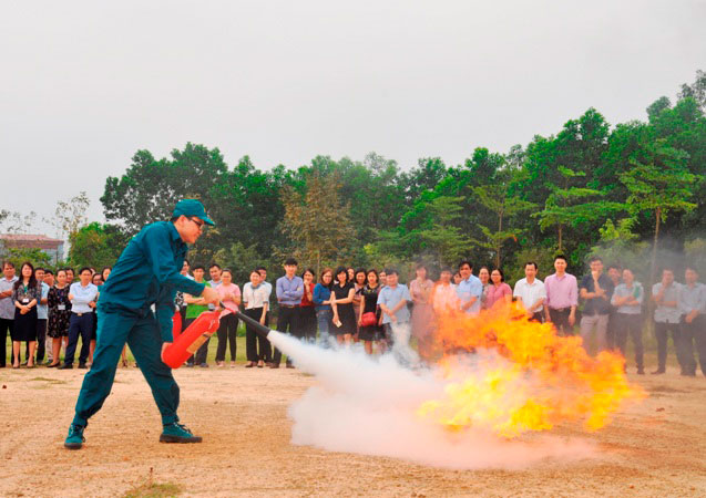 Truong Dai hoc Hung Vuong to chuc tap huan, luyen tap phong chay chua chay cho can bo, giang vien, cong nhan vien nam 2019