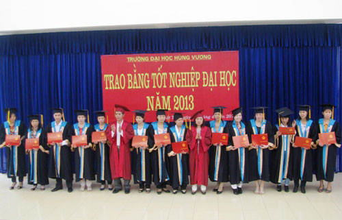 479 hoc vien he dai hoc lien thong, vua lam vua hoc nhan bang tot nghiep