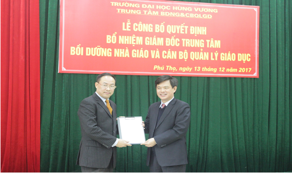 Cong bo quyet dinh bo nhiem Giam doc Trung tam Boi duong Nha giao va Can bo Quan ly Giao duc